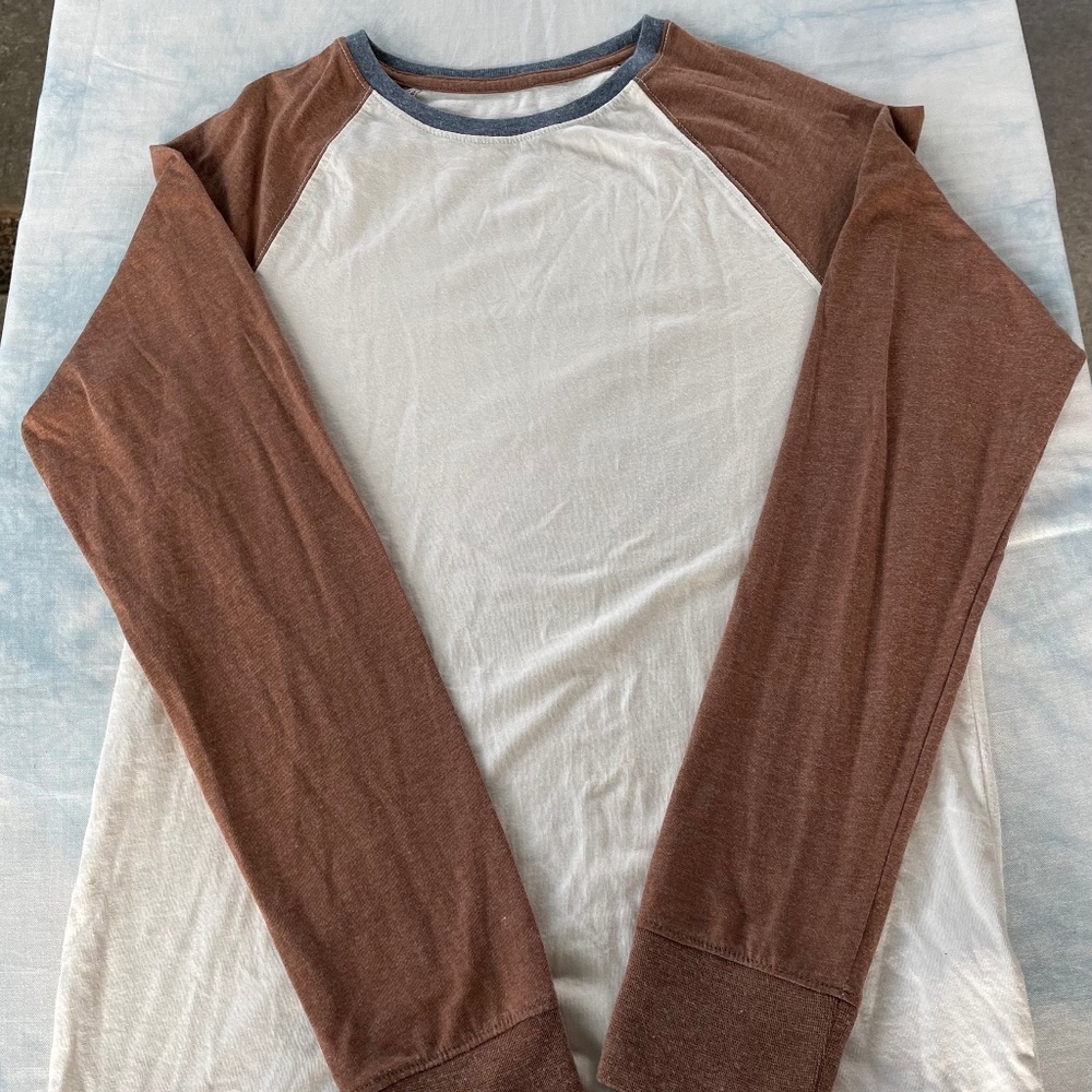 Mens small 3/4 sleeve t-shirt